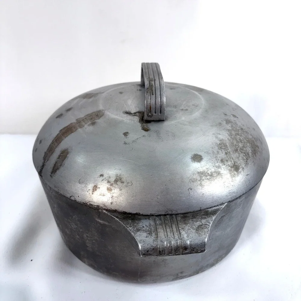 Wagner Ware Dutch Oven Silver Magnalite 4248-P Cast Aluminum with Lid and Trivet